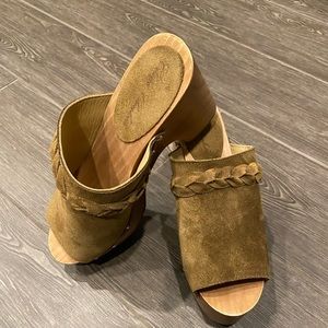 Claire Charlotte Made in Spain Size 7.5(38) Suede Brown